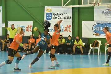 Triunfo del Rocasa en la 1ª jornada de la Copa Gobierno de Canarias en la presentación de la nueva temporada/Miguel Ángel Suárez.